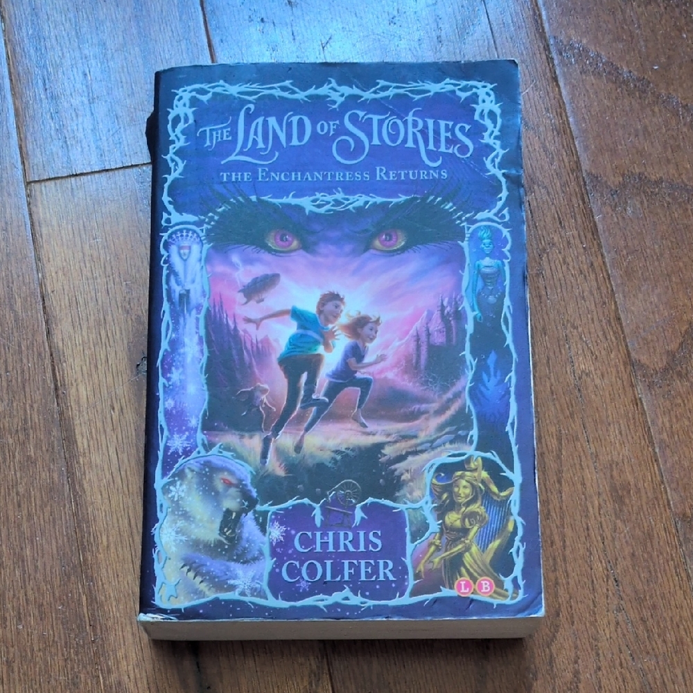 The Land of Stories: The Enchantress Returns - Purple Cover by Chris Colfer